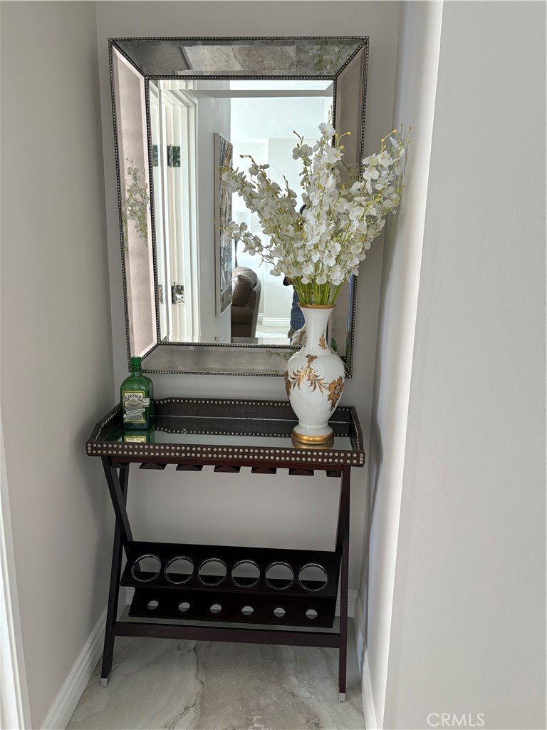 525 East Seaside Way, Unit 1505 Long Beach, CA 90802 - Photo 25 of 47 a living room with furniture and a potted plant