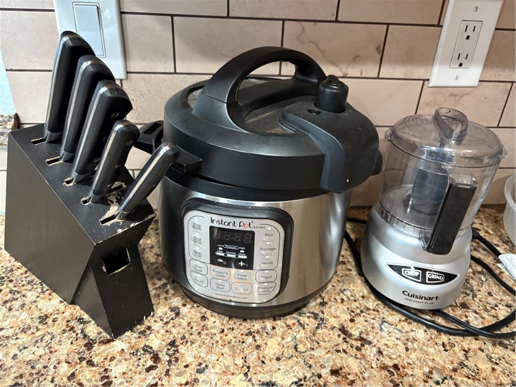 525 East Seaside Way, Unit 1505 Long Beach, CA 90802 - Photo 30 of 47 a view of washer and dryer