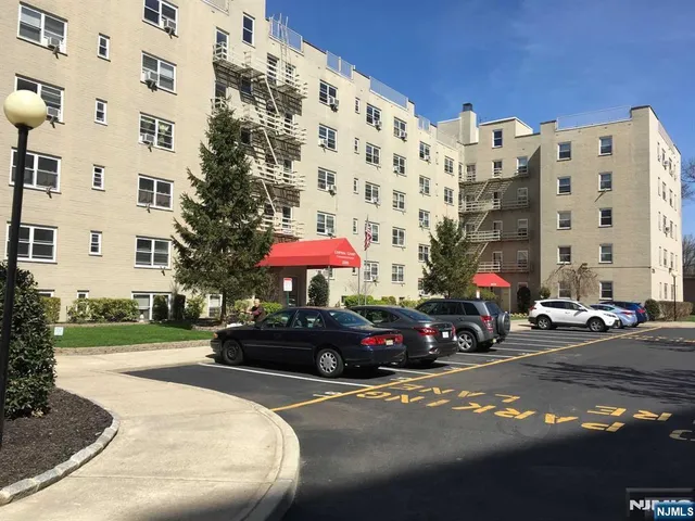 $358,000 | 2195 North Central Road, Unit 3E, Fort Lee, NJ 07024