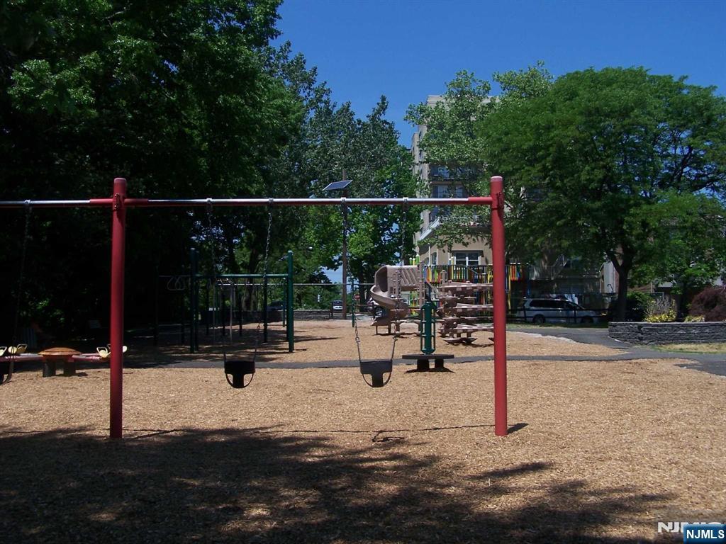 2195 North Central Road, Unit 3E Fort Lee, NJ 07024 - Photo 20 of 23