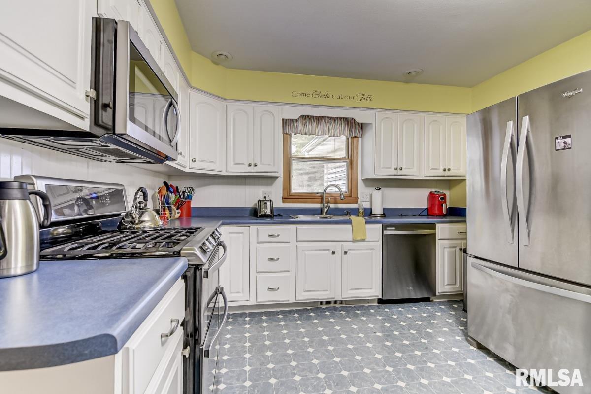 10 Apache Drive Springfield, IL 62711 - Photo 8 of 34