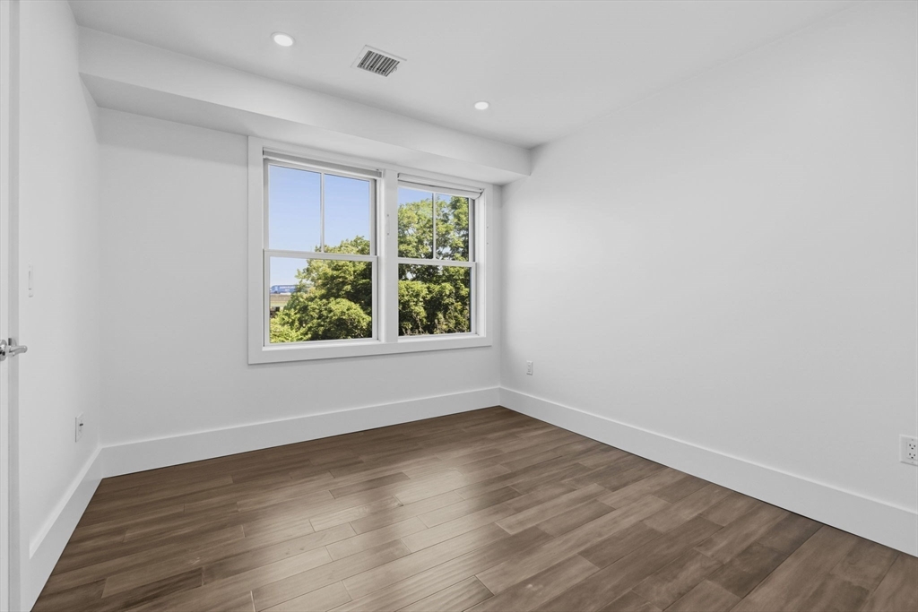 10 R Spring Garden Street, Unit 3 Boston, MA 02125 - Photo 23 of 37 Gallery Image 23