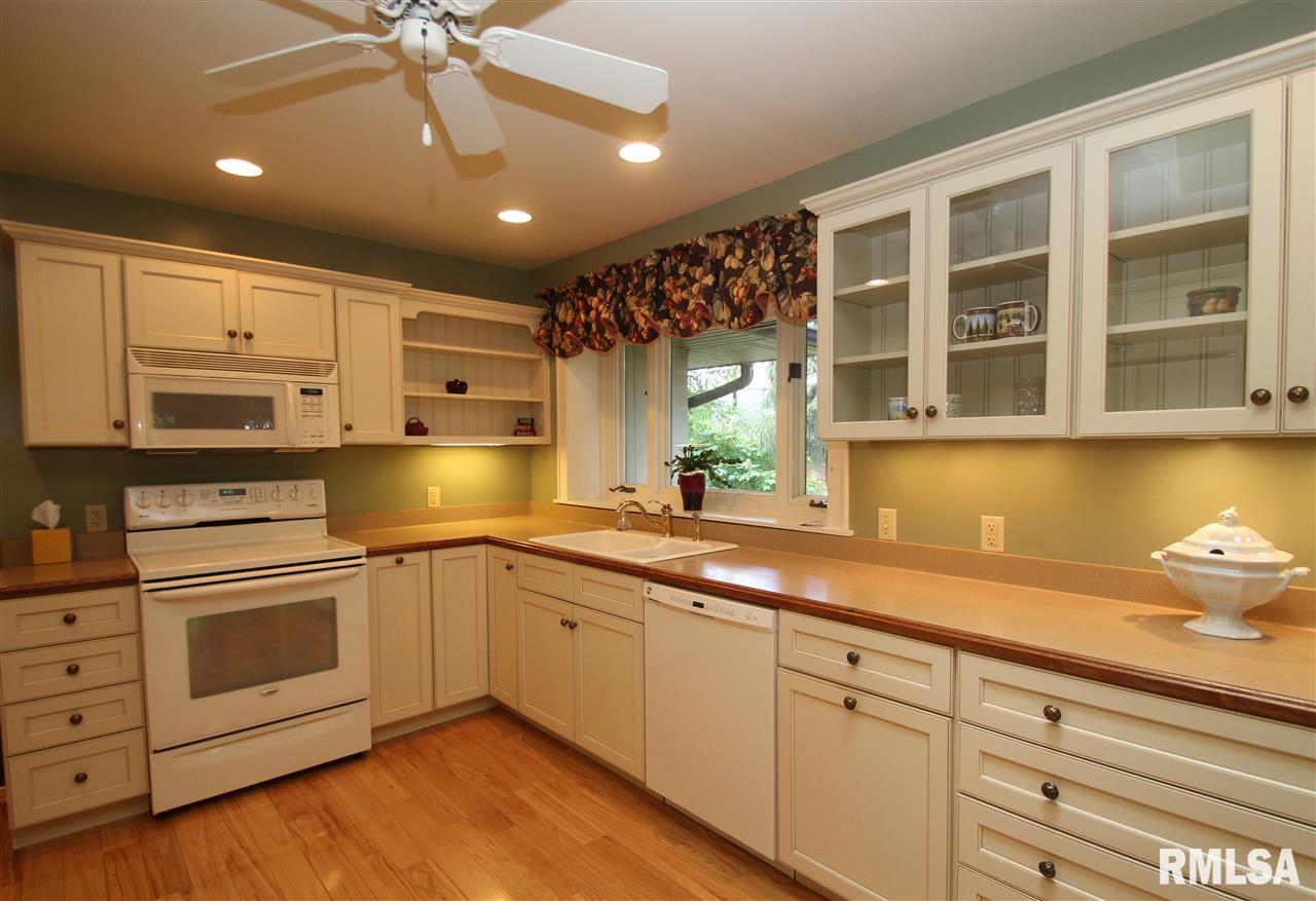 463 East High Point Road Peoria, IL 61614 - Photo 8 of 36 Gallery Image 8