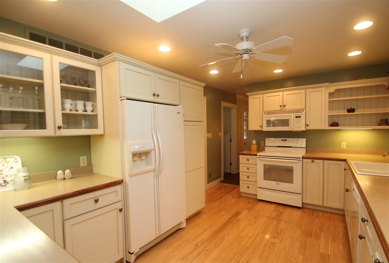 463 East High Point Road Peoria, IL 61614 - Photo 9 of 36 Gallery Image 9