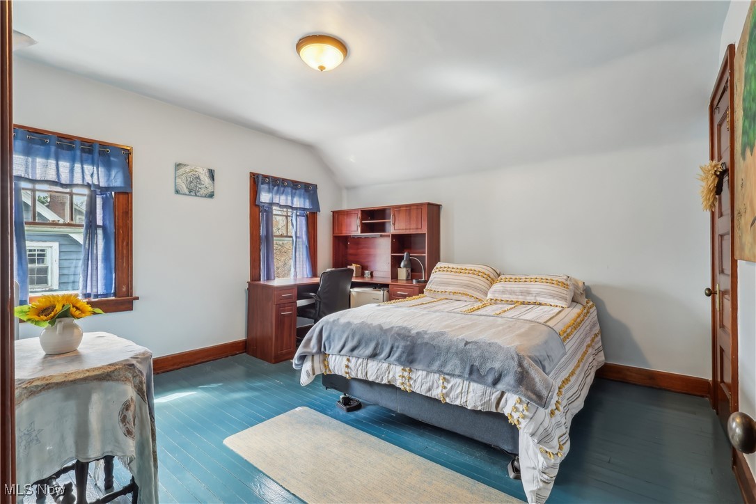 2818 Scarborough Road Cleveland, OH 44118 - Photo 34 of 49 3rd floor bed