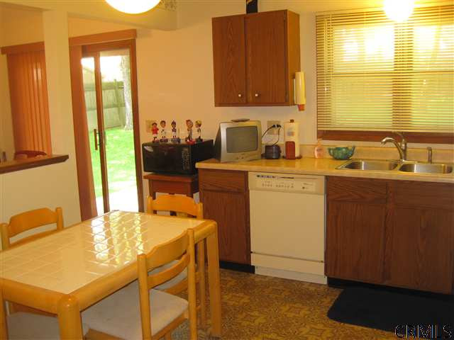74 Algonquin Road Halfmoon, NY 12065 - Photo 8 of 15 Photo 8