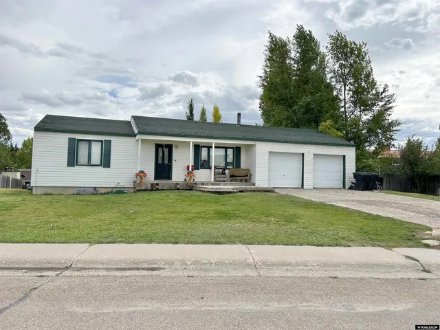 $259,500 | 1002 Sorensen Drive, Kemmerer, WY 83101