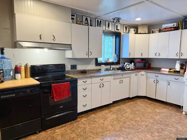 $259,500 | 1002 Sorensen Drive, Kemmerer, WY 83101