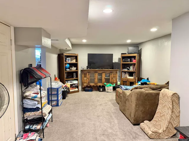 $259,500 | 1002 Sorensen Drive, Kemmerer, WY 83101