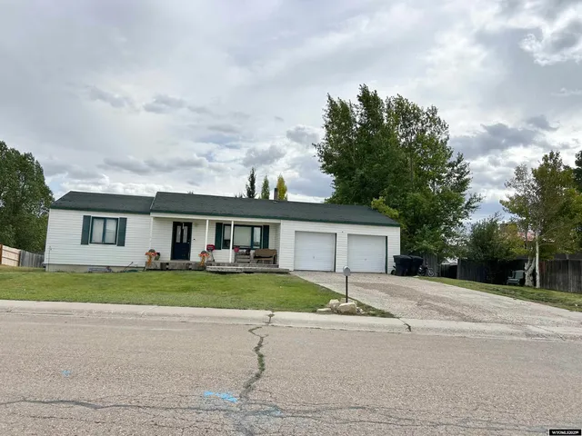 $259,500 | 1002 Sorensen Drive, Kemmerer, WY 83101