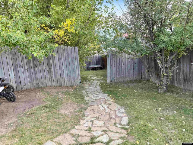$259,500 | 1002 Sorensen Drive, Kemmerer, WY 83101