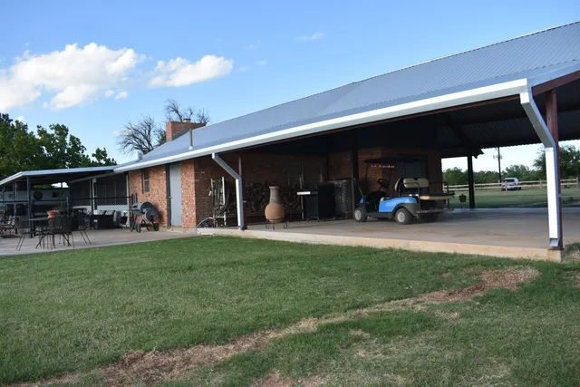 $375,000 | 364 Wharton Drive, Seymour, TX 76380