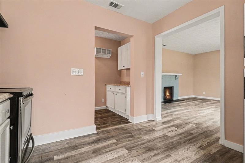 2047 Baker Road Northwest Atlanta, GA 30318 - Photo 13 of 28