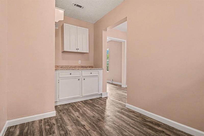 2047 Baker Road Northwest Atlanta, GA 30318 - Photo 14 of 28
