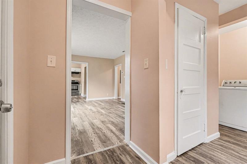 2047 Baker Road Northwest Atlanta, GA 30318 - Photo 15 of 28