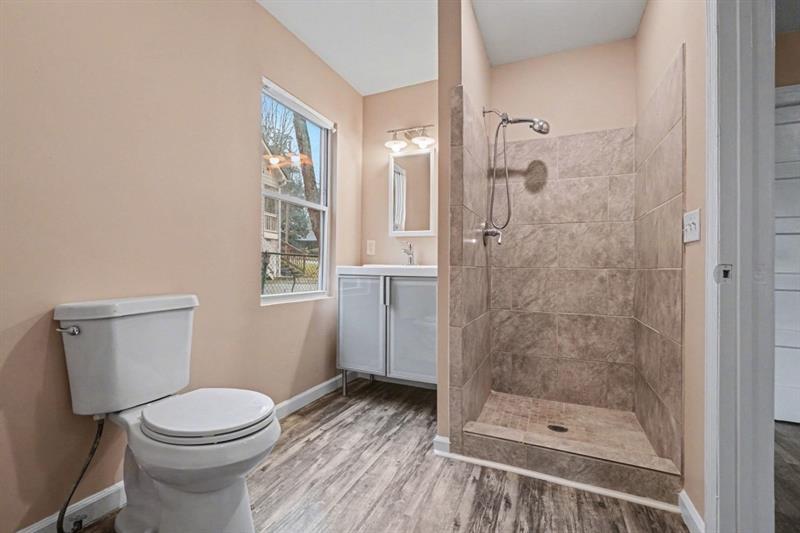 2047 Baker Road Northwest Atlanta, GA 30318 - Photo 5 of 28
