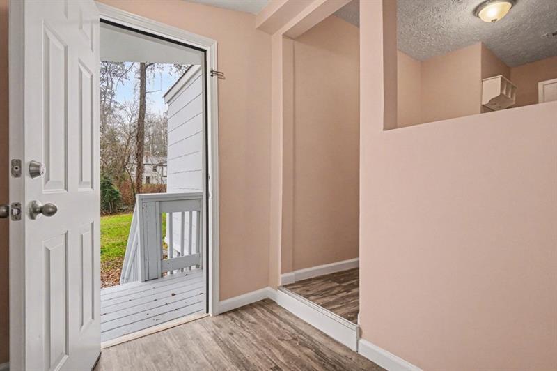 2047 Baker Road Northwest Atlanta, GA 30318 - Photo 8 of 28
