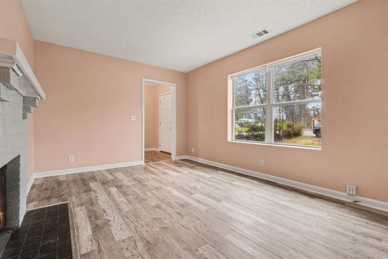 2047 Baker Road Northwest Atlanta, GA 30318 - Photo 9 of 28
