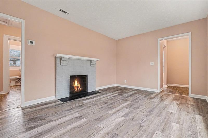 2047 Baker Road Northwest Atlanta, GA 30318 - Photo 10 of 28