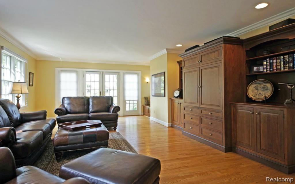 937 Trombley Road Grosse Pointe, MI 48230 - Photo 11 of 28 12-photo-web-1680x1050-192656.jpg