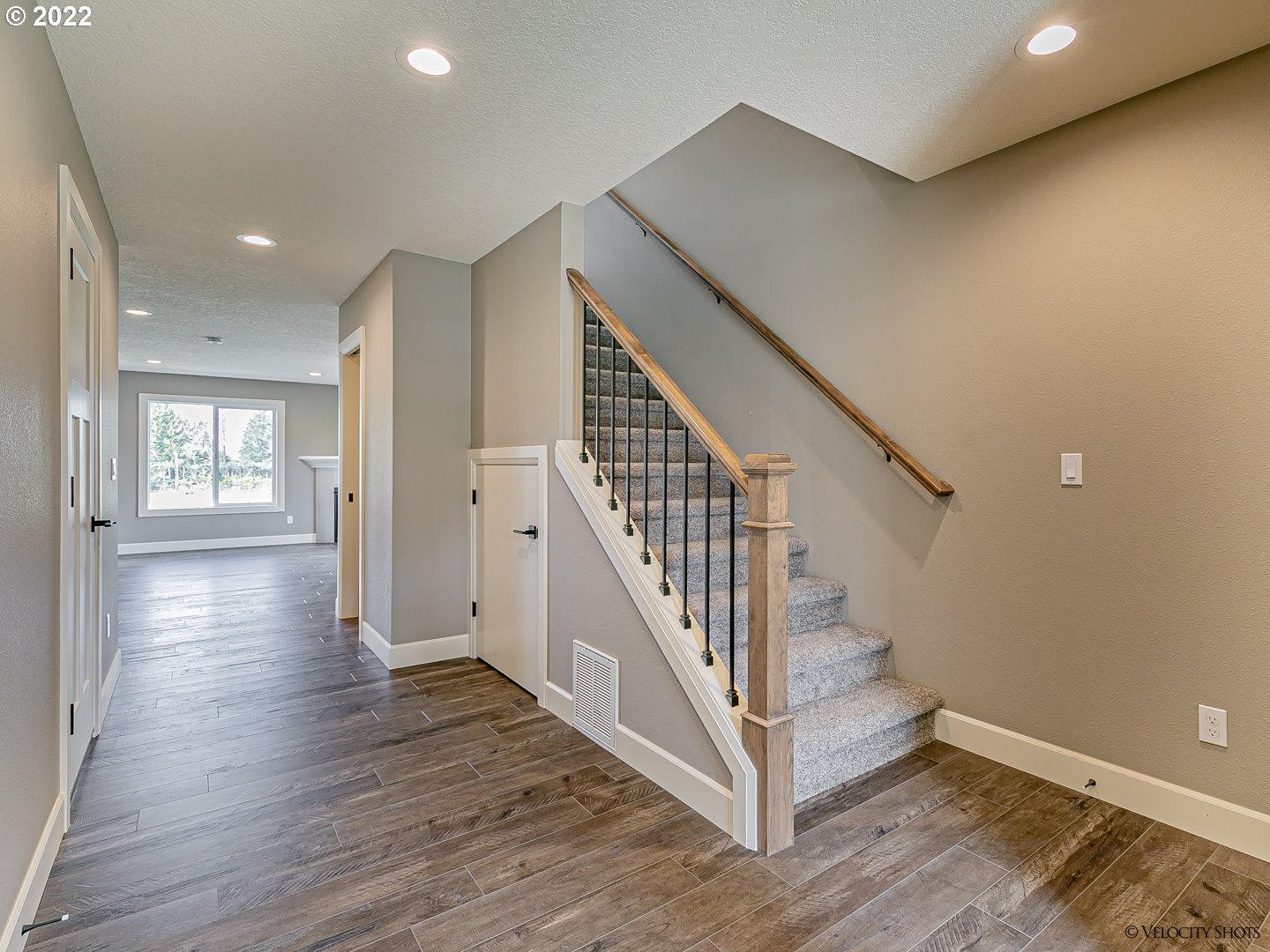 37865 College Street Sandy, OR 97055 - Photo 4 of 32