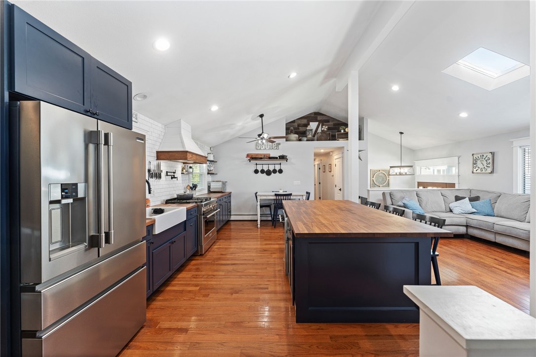 45 Lockwood Street Warwick, RI 02889 - Photo 4 of 39