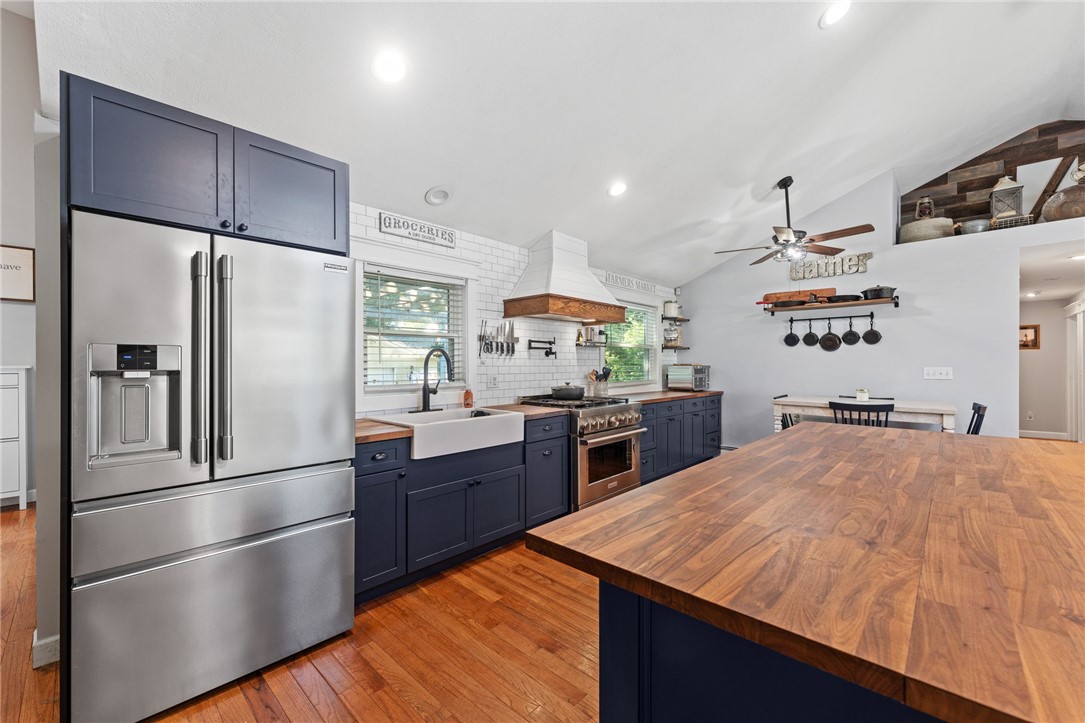 45 Lockwood Street Warwick, RI 02889 - Photo 7 of 39