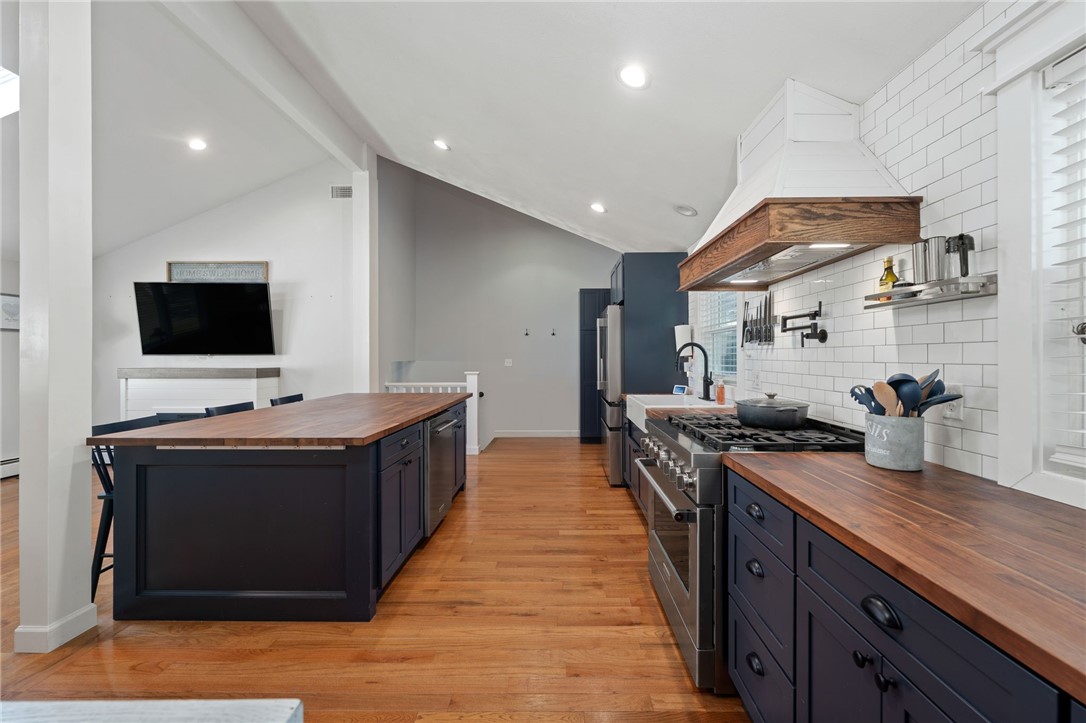 45 Lockwood Street Warwick, RI 02889 - Photo 10 of 39
