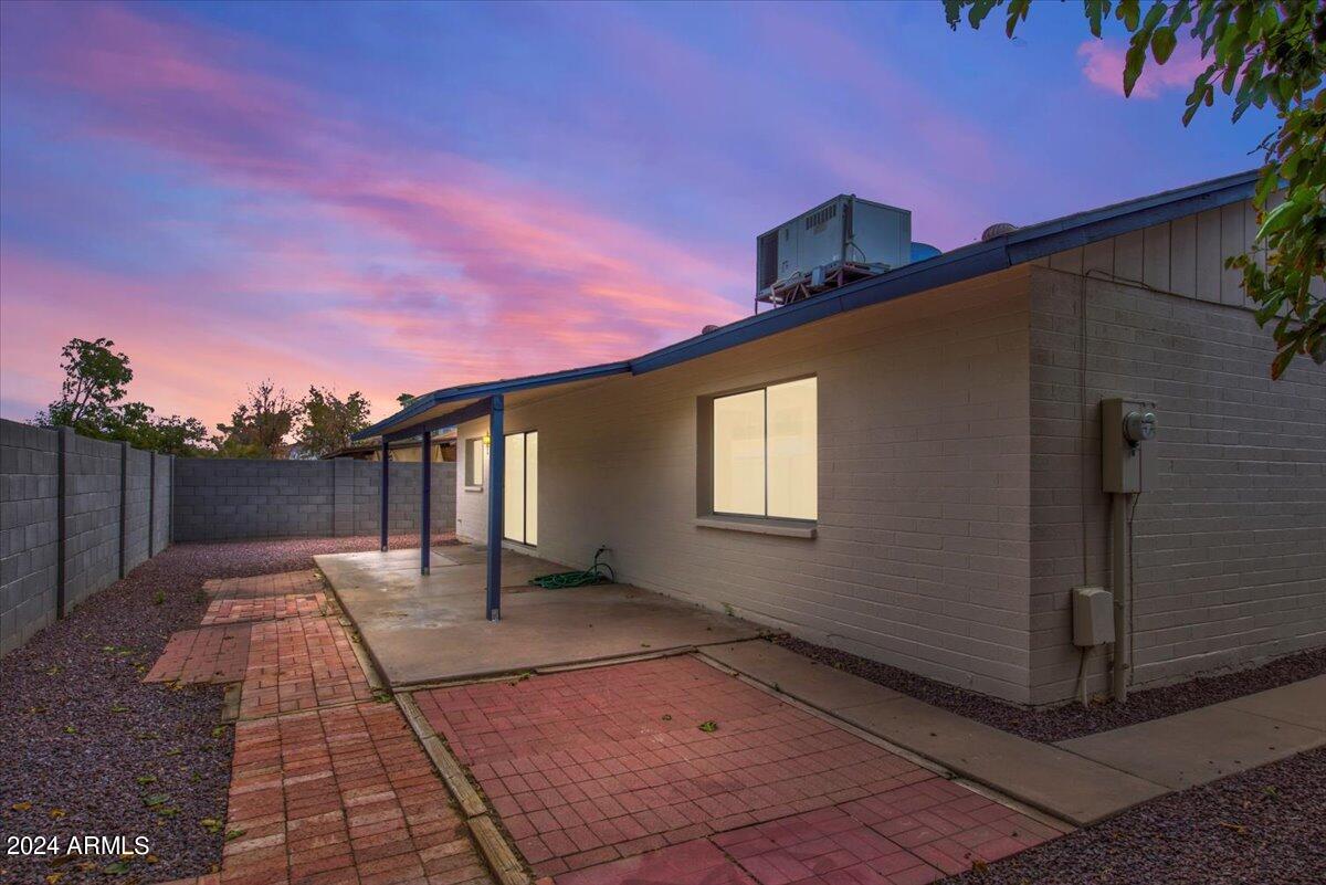 2732 East Cactus Road Phoenix, AZ 85032 - Photo 11 of 30 18-Back of Home