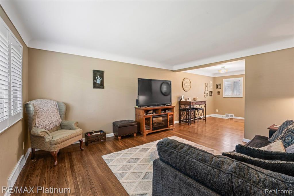 11026 Middlebelt Road, Unit 1 Livonia, MI 48150 - Photo 8 of 17 Gallery Image 8