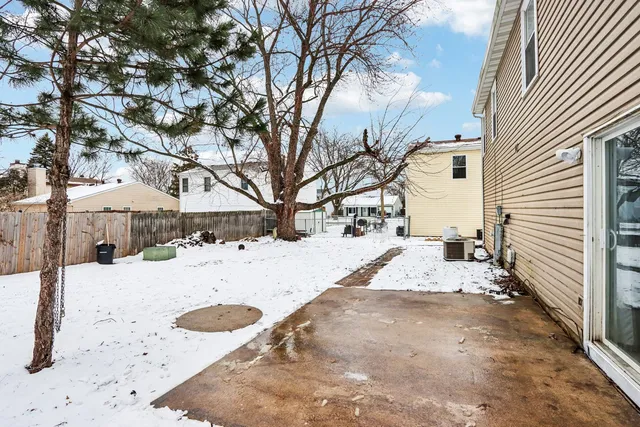 $319,000 | 1845 Walden Circle, Aurora, IL 60506