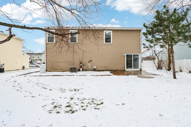 $319,000 | 1845 Walden Circle, Aurora, IL 60506