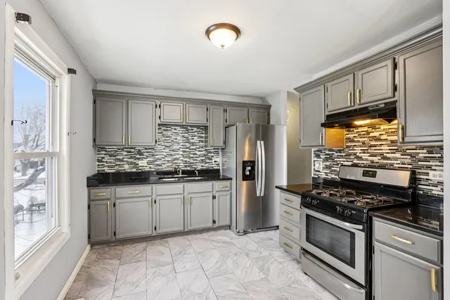 $319,000 | 1845 Walden Circle, Aurora, IL 60506