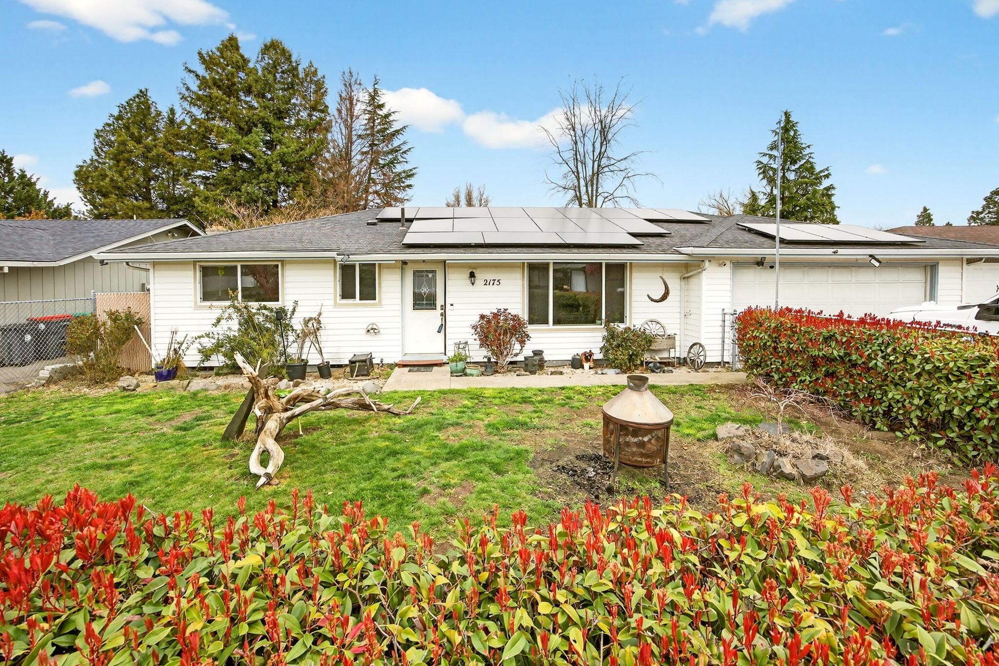 2175 Delta Waters Road Medford, OR 97504 - Photo 3 of 22 front view