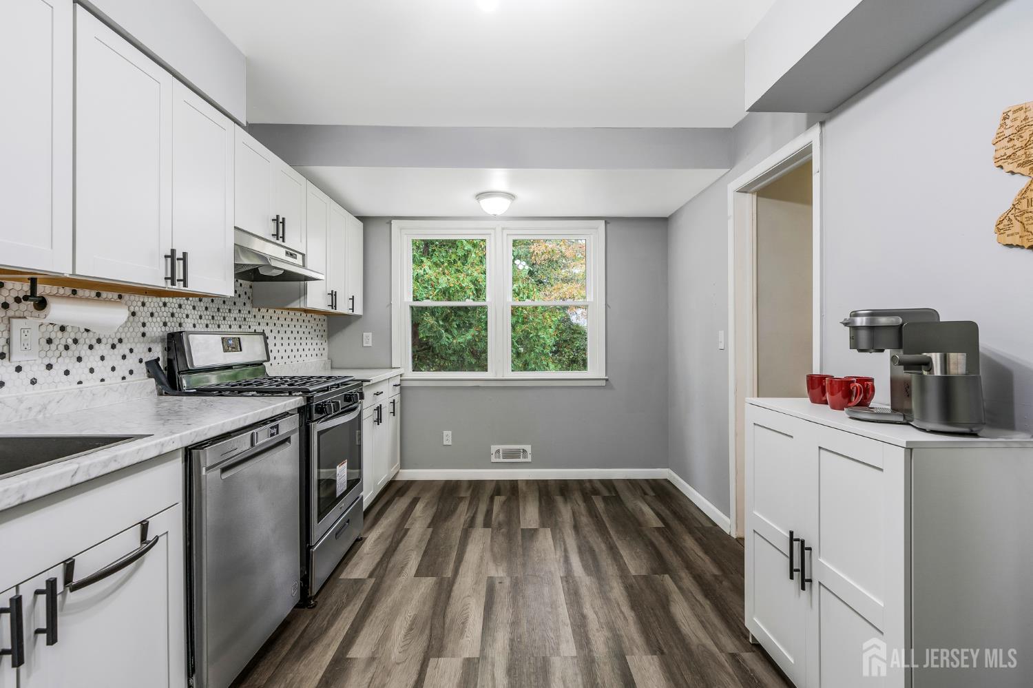 6 Joanne Way Springfield, NJ 07081 - Photo 21 of 39