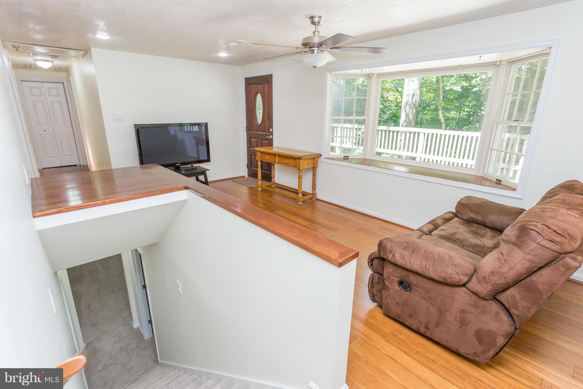 7809 Leland Road Manassas, VA 20111 - Photo 10 of 28 Living Room/Dinning Room