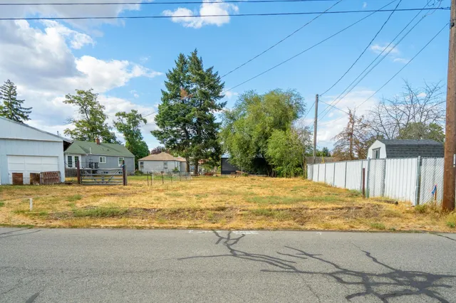 $120,000 | 9809 East Boone Avenue, Spokane Valley, WA 99206
