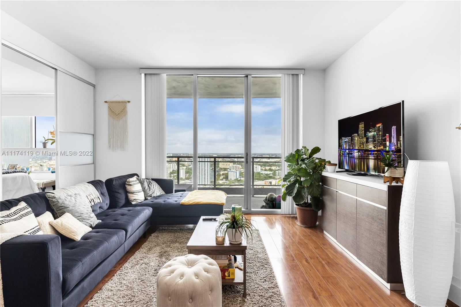 90 Southwest 3rd Street, Unit 3806 Miami, FL 33130 - Photo 8 of 29