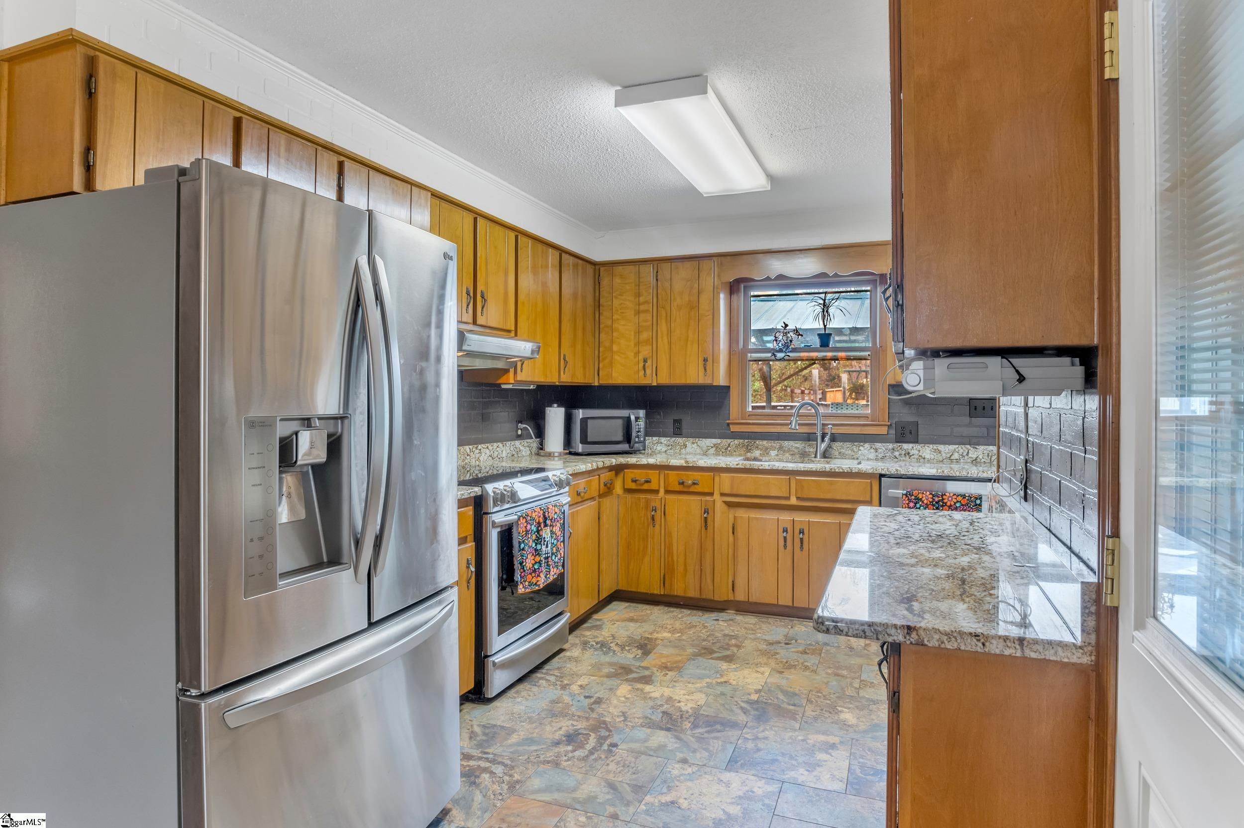 199 Anderson Drive Roebuck, SC 29376 - Photo 11 of 41