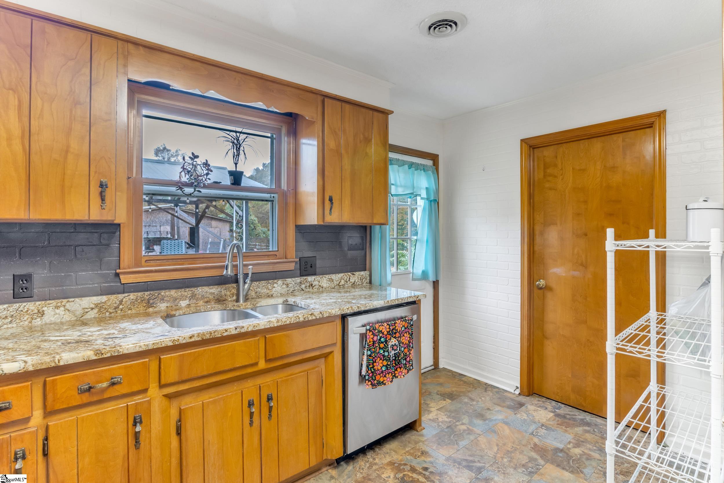 199 Anderson Drive Roebuck, SC 29376 - Photo 14 of 41