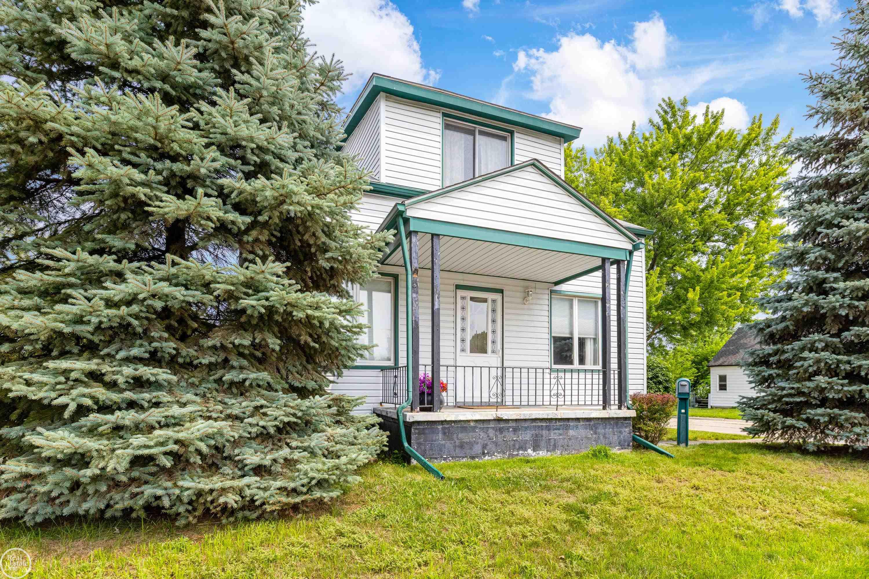 15151 Stephens Road Eastpointe, MI 48021 - Photo 4 of 41 50117363-3.JPG