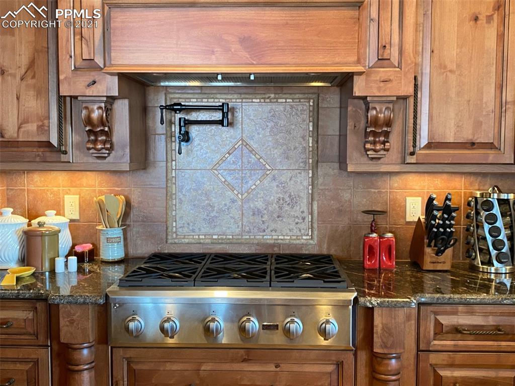 2017 County Road 1 Road Cripple Creek, CO 80813 - Photo 18 of 42 a close view of a stove