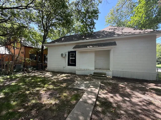 $174,900 | 320 West 6th Street, Bonham, TX 75418