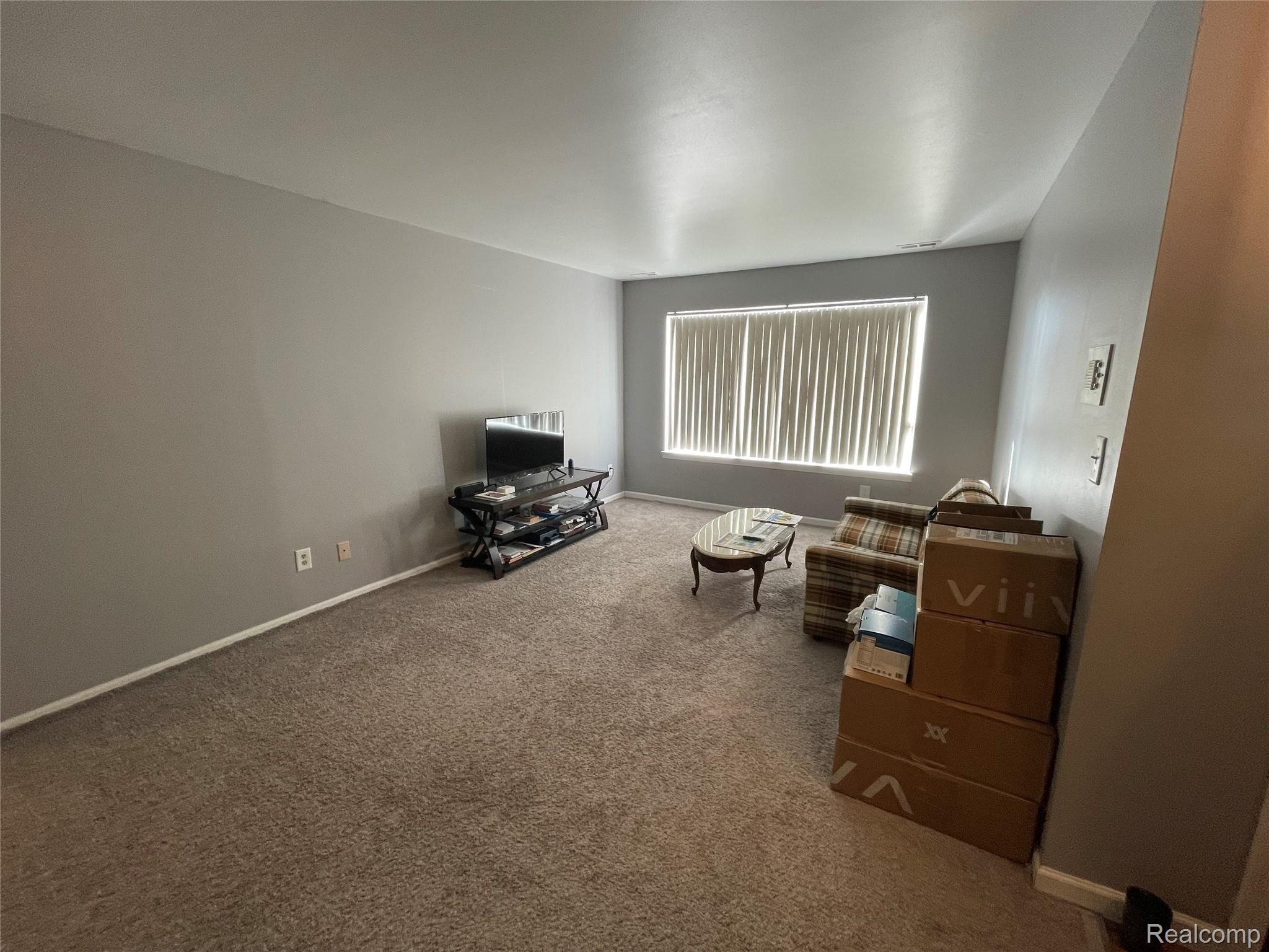 4937 East 10 Mile Road, Unit 36 Warren, MI 48091 - Photo 5 of 18 IMG_5827.JPG