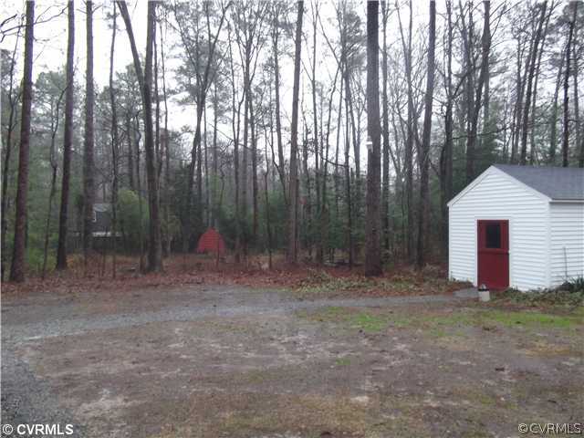 7731 Varann Road Henrico, VA 23231 - Photo 23 of 24 a view of backyard with green space