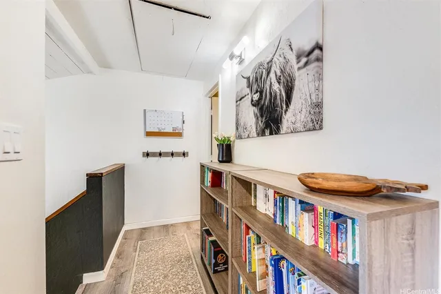 a view of an entryway with workspace