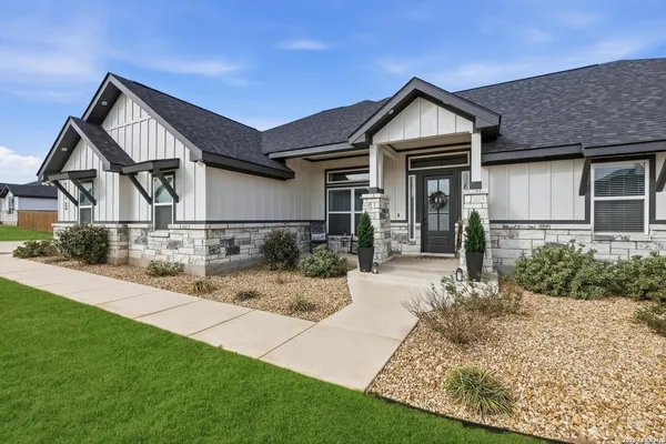 $649,000 | 113 Hondo Drive, La Vernia, TX 78121