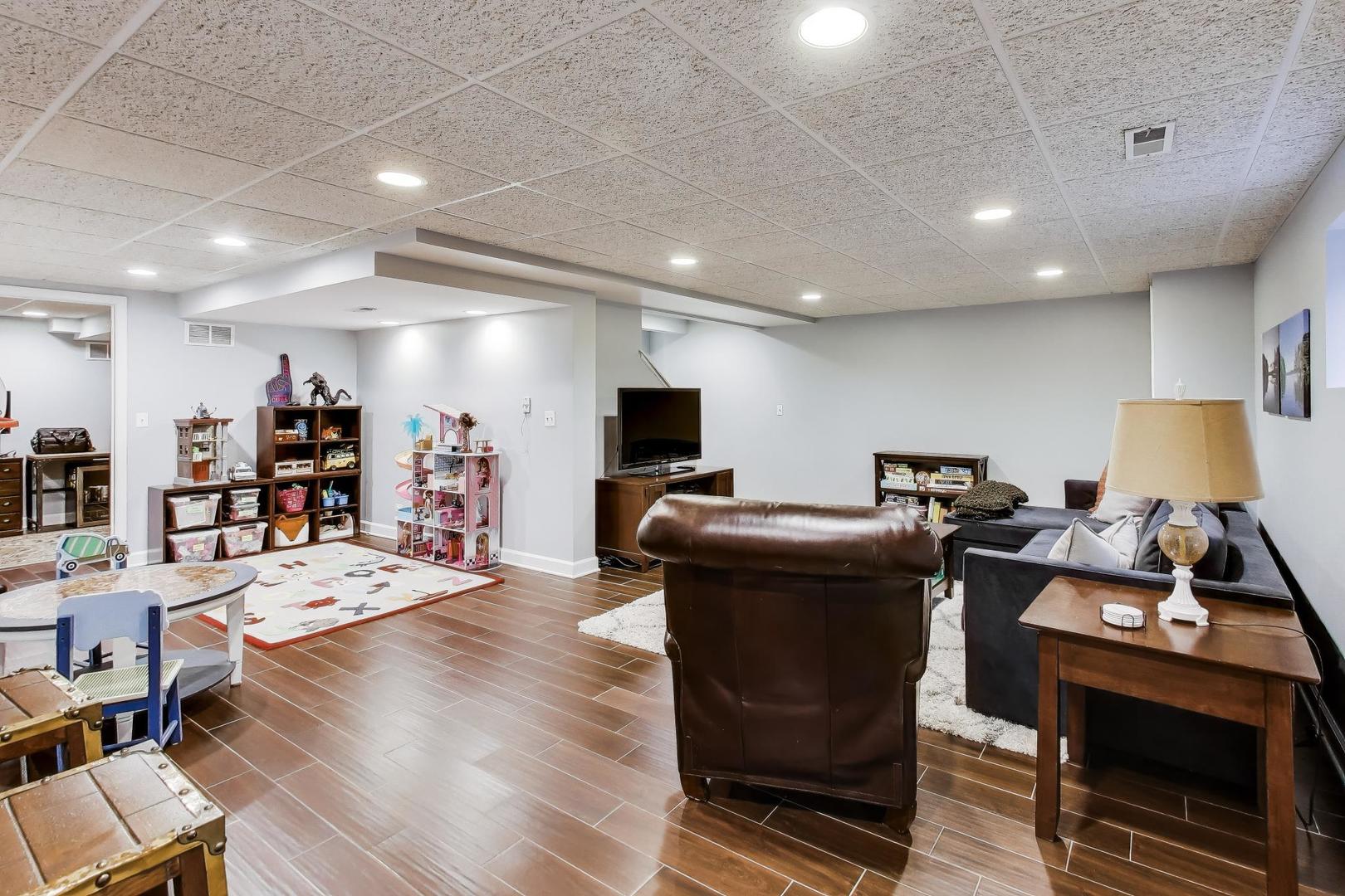 1029 Prairie Avenue Park Ridge, IL 60068 - Photo 16 of 25 a living room with furniture and a flat screen tv