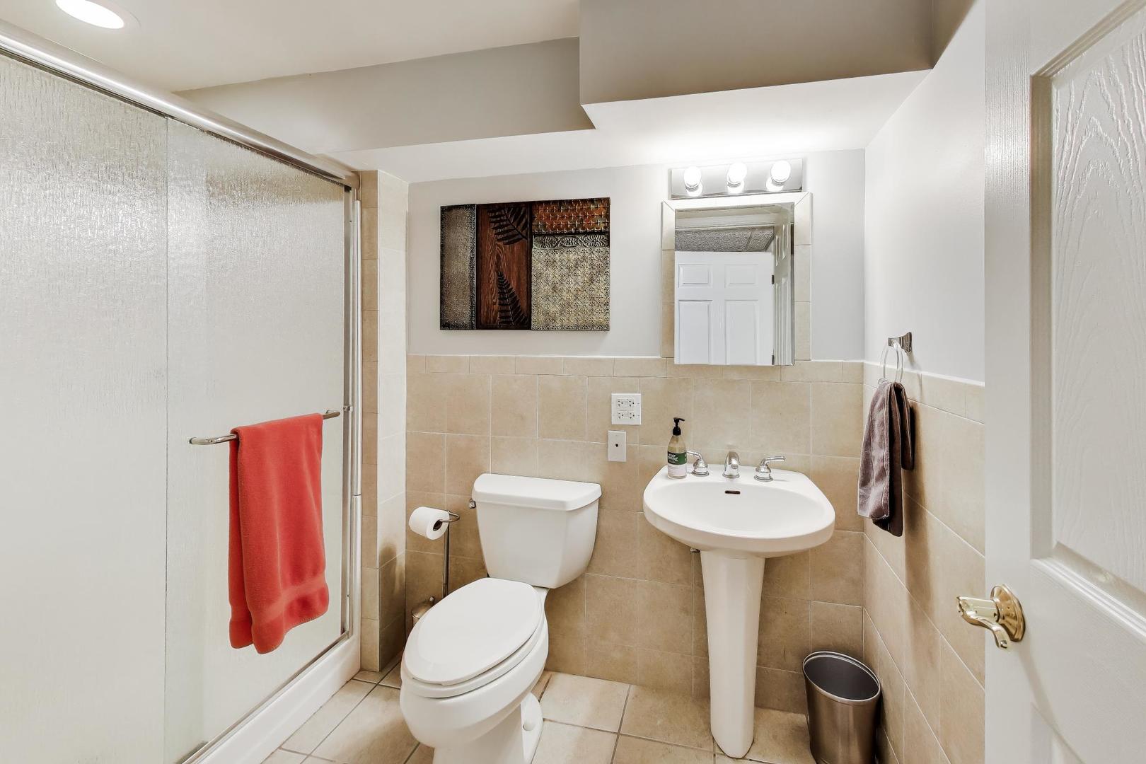 1029 Prairie Avenue Park Ridge, IL 60068 - Photo 19 of 25 a bathroom with a toilet a sink and mirror