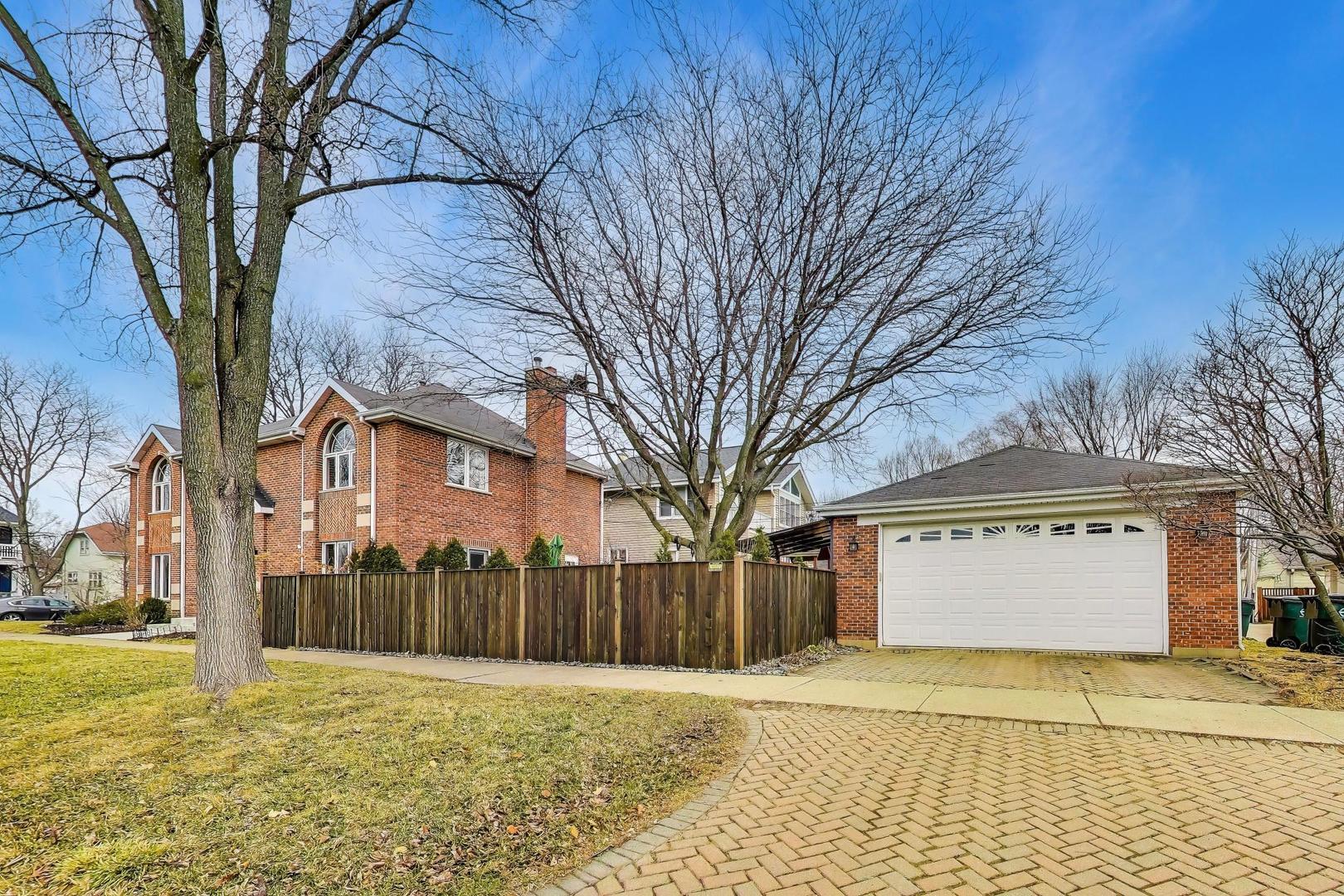 1029 Prairie Avenue Park Ridge, IL 60068 - Photo 22 of 25 a view of a yard with brick walls